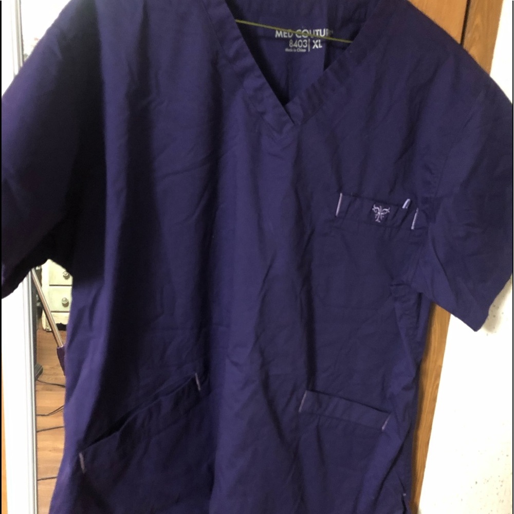 Medical scrub top